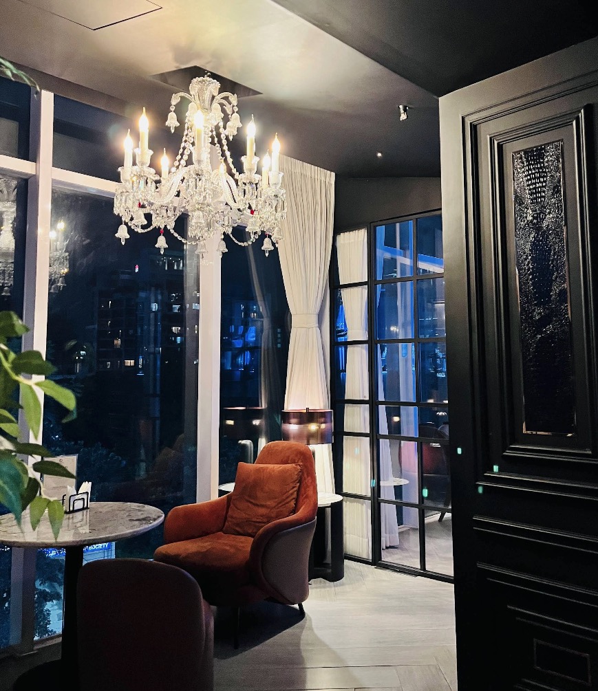 Luxurious Seating Area